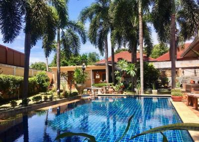 Private detached house for sale with swimming pool. Price 10,900,000 baht