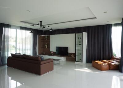 Very nice ++ Luxury villa, modern design, wide area for rent.