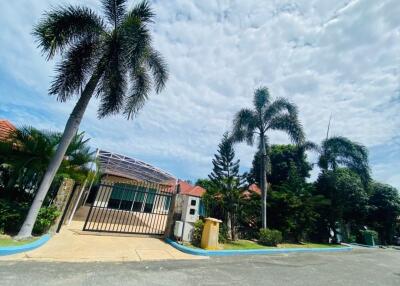 Pool villa in a private and peaceful village near the edge of the Mabprachan basin, Pattaya