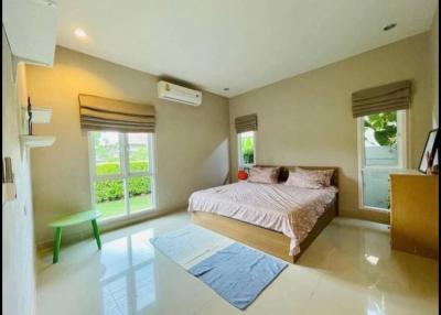 Single storey house for sale, large area, can make a swimming pool Buy to live or invest, great value, Baan Panalee, Huay Yai.