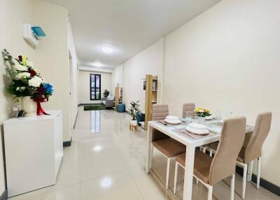 Twin house, new house, 1st hand Special price 2,200,000 baht, beautiful house, good location, Soi Chaiyaphonwithi Road, Pattaya.