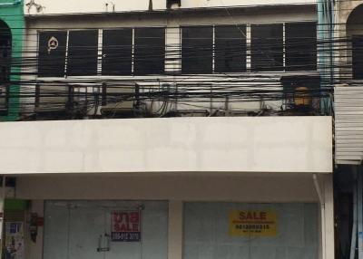 Cheapest sale in the best location of Pattaya. Commercial building 2 booths 3 floors. Sale price 25 million baht.