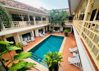 Selling a classic hotel on an area of ​​​​200 sq.wa., Thap Ya Road, Pattaya, special price of only 39 million baht.