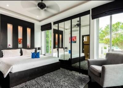 Luxury Villa, Golf Course View @ Pattaya, Modern Design, Private, Super Exclusive