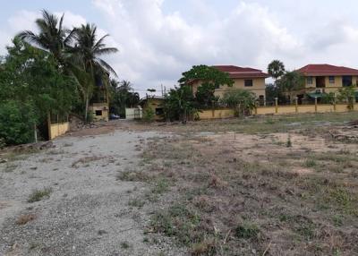 Land for sale in Pong Mabprachan, Pattaya.  Land 6 rai 223.6 square wa