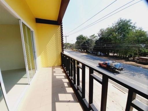 Commercial building, new construction, 1nd hand, for rent, sale Soi Phoenix Golf Pattaya, very good location, convenient to travel