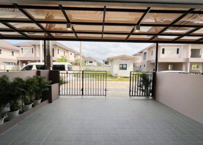 2 storey townhome house, new house, 1nd hand, fully furnished, ready to move in.