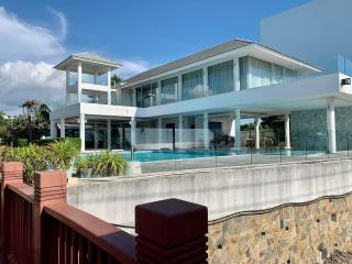House for sale, pool villa, sea project. Only 50 meters walk down to the beach, very quiet and private.