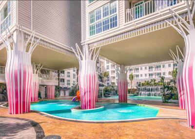 Grand Forida, luxury condo, newly built, pool view, next to the sea on Na Jomtien beach, Pattaya.