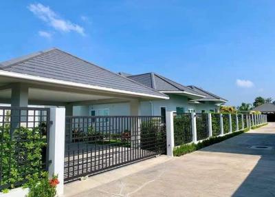 Brand new pool villa for sale, ready to move in. Nong Pla Lai coordinates, Pattaya