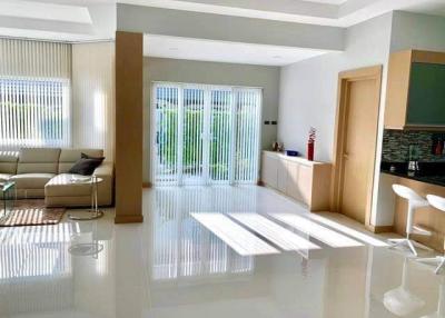 Brand new pool villa for sale, ready to move in. Nong Pla Lai coordinates, Pattaya