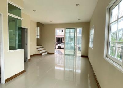 2 storey townhouse for sale, 4 bedrooms, 3 bathrooms, behind the corner, unique, classic, simple, Khao Talo, Pattaya.
