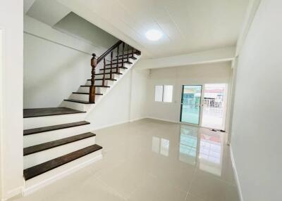 2 storey townhouse for sale, Soi Nern Plub Wan, Pattaya. 2 bedrooms