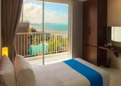 4 star hotel for sale in front of Jomtien Beach, Pattaya, special price