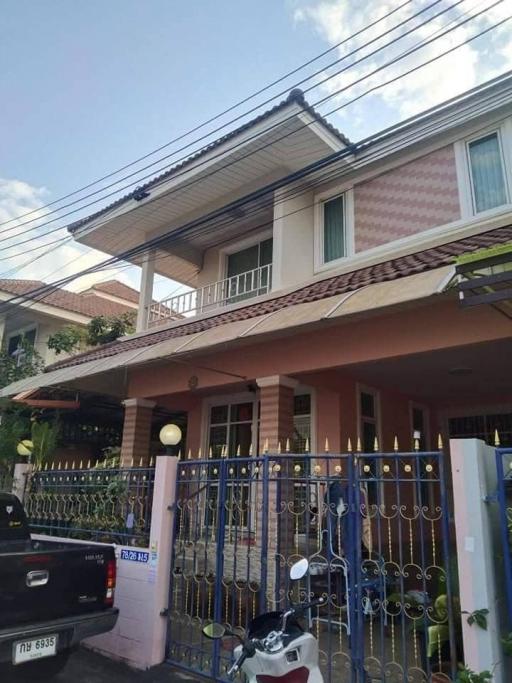 Rent and sale twin houses, 2 floors, 3 bedrooms 3 bathrooms Chokchai Garden Home Pattaya