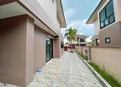 New house decorated with furniture, price 7,300,000 baht. 3 bedrooms 3 bathrooms Huay Yai, Na Jomtien, Chonburi