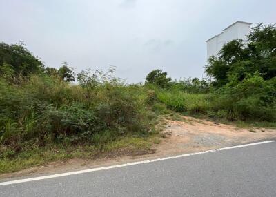 1 rai 44 sqwah.  Land for sale in a prime location near the sea in Pattaya.#Walk only 150 meters to the sea