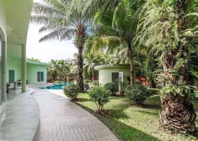 Pool villa house for sale in Huay Yai garden, Pattaya. 2 Rai