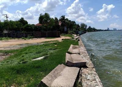 1 rai 2 ngan Land beachfront Bang Lamung, Pattaya. very beautiful!! Sell ​​/ rent land on the beach, width 62 meters.
