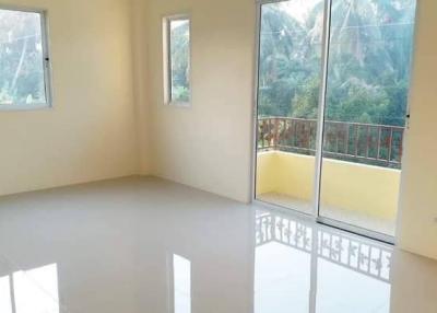 Newly built townhome, big 2 floors, lots of usable space. Convenient entrance and exit, water is not flooded, coordinates, Rong Po, Takhian Tia