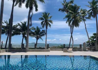 Condo for sale, next to a private beach. Pattaya price 11.5 million baht