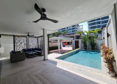 Modern luxury pool villa Pattaya city center. 4 bedrooms, 4 bathrooms, price 15,375,000 baht