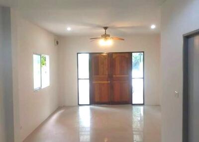Townhouse 2 floors, ready to live, not crowded. shady atmosphere Sale 1,690,000 baht Nong Prue, Pattaya