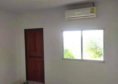 Townhouse 2 floors, ready to live, not crowded. shady atmosphere Sale 1,690,000 baht Nong Prue, Pattaya