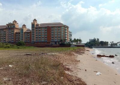 9 rai . Land beachfront Jomtien  Pattaya.for sale 60 M. per rai