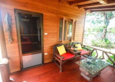 Teak wood pool villa house surrounded by nature On an area of ​​​​over 2 rai, Huay Yai, Pattaya.