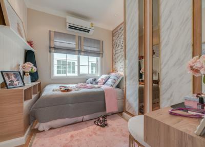 luxury townhome English style, complete functions, in the heart of "Pattaya" Close to the center, easy to connect to the motorway.