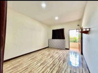 sell New apartment on an area of ​​​​400 square meters, coordinates Pong,Bang lamug .  Price 25 million baht. Land 1 rai (400 square wa)