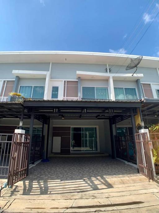 2 storey townhome for sale Soi Siam Country Club, Pattaya.  3 bedrooms  2 bathrooms Price 2.5 million baht