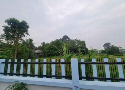 Detached house, natural atmosphere Near the community. Sell 2.69 million baht.