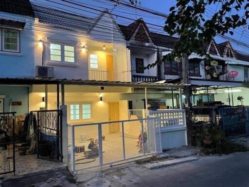 2 storey townhouse for sale in Pattaya Floating Market 2 bedrooms 2 bathrooms Sell ​​1.99 million baht