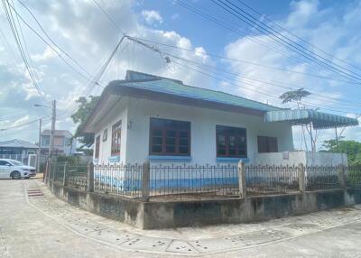 Urgent sale price negotiable House for sale Huay Yai, Sag Ngaew, Pattaya.  Price 2.5 million baht