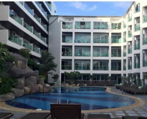 Hotel for sale on Jomtien Beach, Pattaya. Good location, suitable for a worthwhile investment.