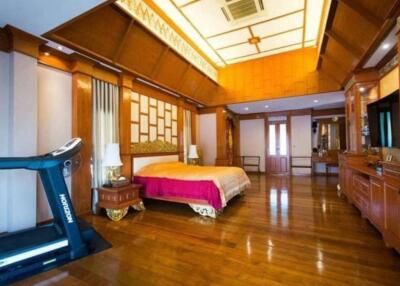 luxury big house near Jomtien beach Pattaya for sale 35,000,000 baht.