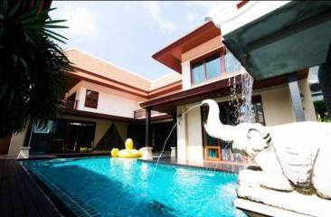 luxury big house near Jomtien beach Pattaya for sale 35,000,000 baht.