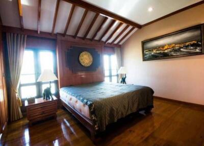 luxury big house near Jomtien beach Pattaya for sale 35,000,000 baht.