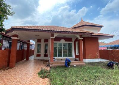 House for sale in Pattaya (behind the corner) Soi Nernplub, Pattaya.  Area size 60 square wah.