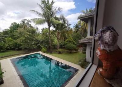 2 storey detached house for sale, lots of space, large private swimming pool. Located in Huay Yai, Pattaya.