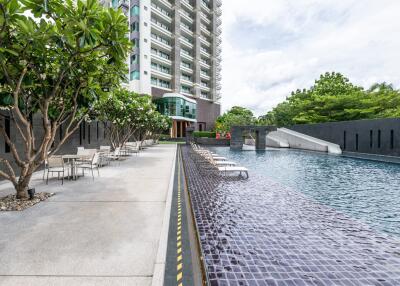 Luxury condo on Jomtien beach, Pattaya. Rent 160,000-130,000 /month Sell ​​36,000,00 baht. Size 240.04sqm Floor 30-29 4 bedrooms 4 bathrooms
