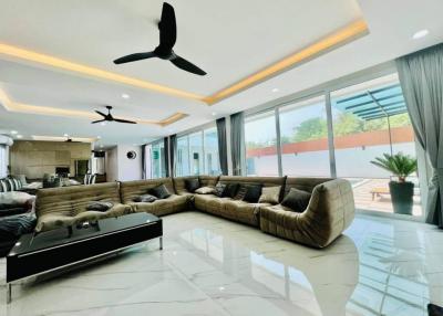 Luxury pool villa for sale, 8 bedrooms, Naklua, Pattaya, 8 bedrooms, 9 bathrooms, for sale 35,000,000 million baht.