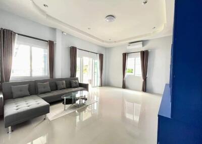 Single house 86 square meters, 3 bedrooms, 3 bathrooms, selling price 3.6 million baht, area 86 square meters.