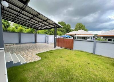 Single house 86 square meters, 3 bedrooms, 3 bathrooms, selling price 3.6 million baht, area 86 square meters.