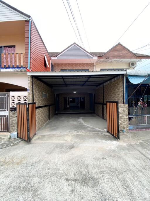Townhouse for sale, 2 floors, 2 bedrooms, 2 bathrooms, opposite Chaiyapruek Stadium, Pattaya.