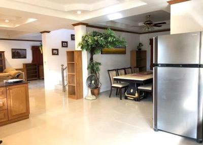 House for sale in the heart of Pattaya.  3 bedrooms 4 bathrooms