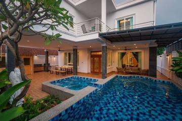 New style pool villa for sale. Modern-Luxury, South Pattaya. 5 bedrooms 6 bathrooms, all private bathrooms living room sauna