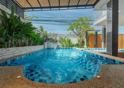 New style pool villa for sale. Modern-Luxury, South Pattaya. 5 bedrooms 6 bathrooms, all private bathrooms living room sauna